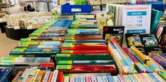 840 Euro für Leseförderung: Erfolgreicher Bücherflohmarkt in der Stadtbücherei