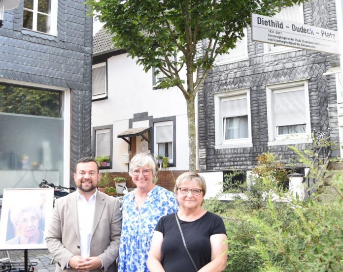 foto_diethild-dudeck-platz-einweihung2.docx