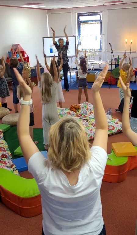 (1) Sportliche Einlage bei der Lesung von Irene Margil