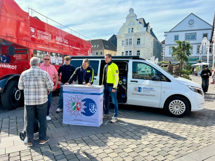 Infostand der Kriminalprävention der KPB Unna