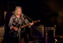 Folk, Blues, Americana: Großmeister Bernd Rinser spielt intimes Kneipenkonzert