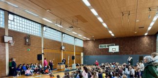 Schüler*innen der Lenningskampschule stimmen für Ninja-Parcour