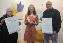 Hand in Hand: Buchhandel & Bücherei füllen Osternest