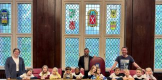 Kindergarten-Kinder der Zappelkiste besuchen Bürgermeister im Rathaus