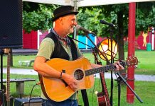 Eddie Arndt sorgt für Live-Musik beim Kinoabend im Elsebad