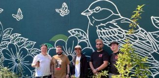 Kinder und Jugendliche gestalten Fassade am Spielplatz Poststraße neu