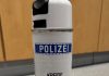 Sprühkreidedose wird zum Geschoss – Polizei sucht flüchtigen Autofahrer nach Unfall in Geisecke