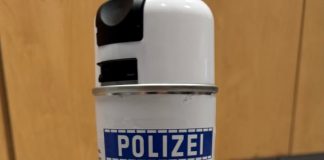 Sprühkreidedose wird zum Geschoss – Polizei sucht flüchtigen Autofahrer nach Unfall in Geisecke