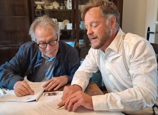 Schauspieler Roland Riebeling und das Ruhrstadt Orchester beim Mendener Festival „KunstFest PASSAGEN“