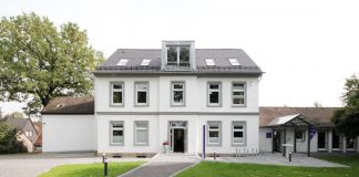 Kurze Pause für Kleiderspenden: Keller-Basar der Diakonie Schwerte nimmt im August keine Kleidung an