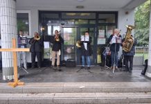 Gottesdienst trotzt dem Dauerregen