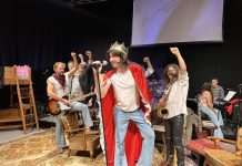 „König von Deutschland“ feiert Premiere im Theater am Fluss